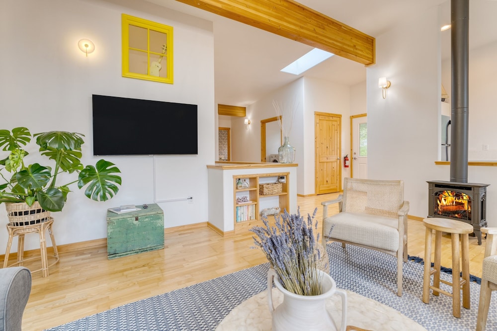 Buttercup Bay Hideaway by Avantstay Cozy Escape w Fire Pit Walk to Beach