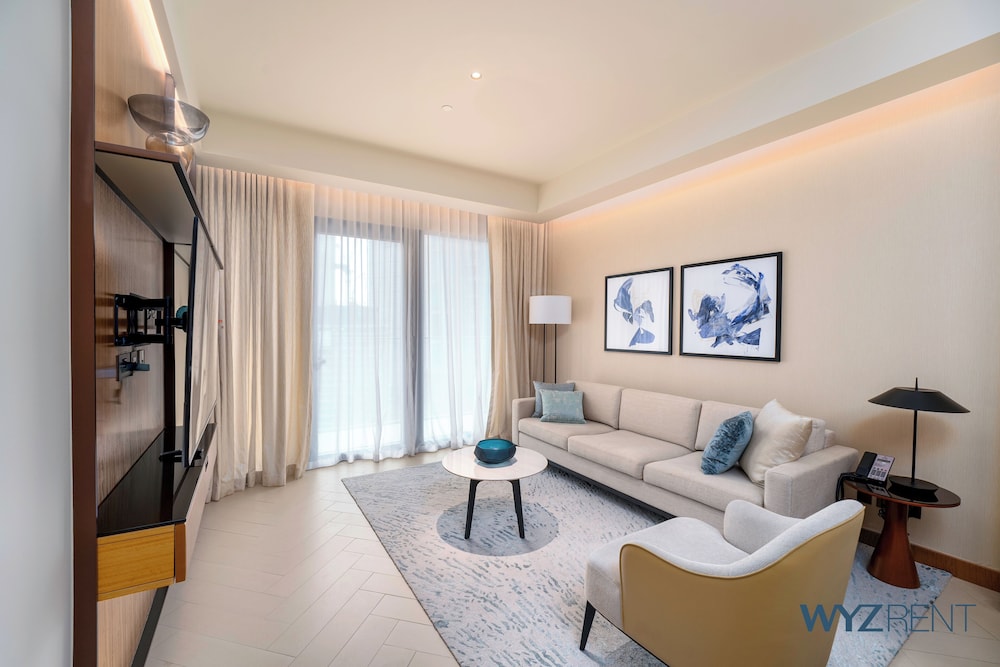 Posh 2 BR in Address Opera Mall Access