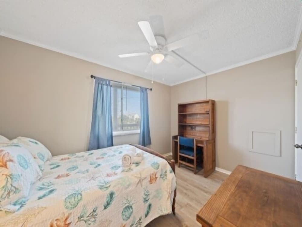 A Wave From It All 3 Bedroom Condo by RedAwning