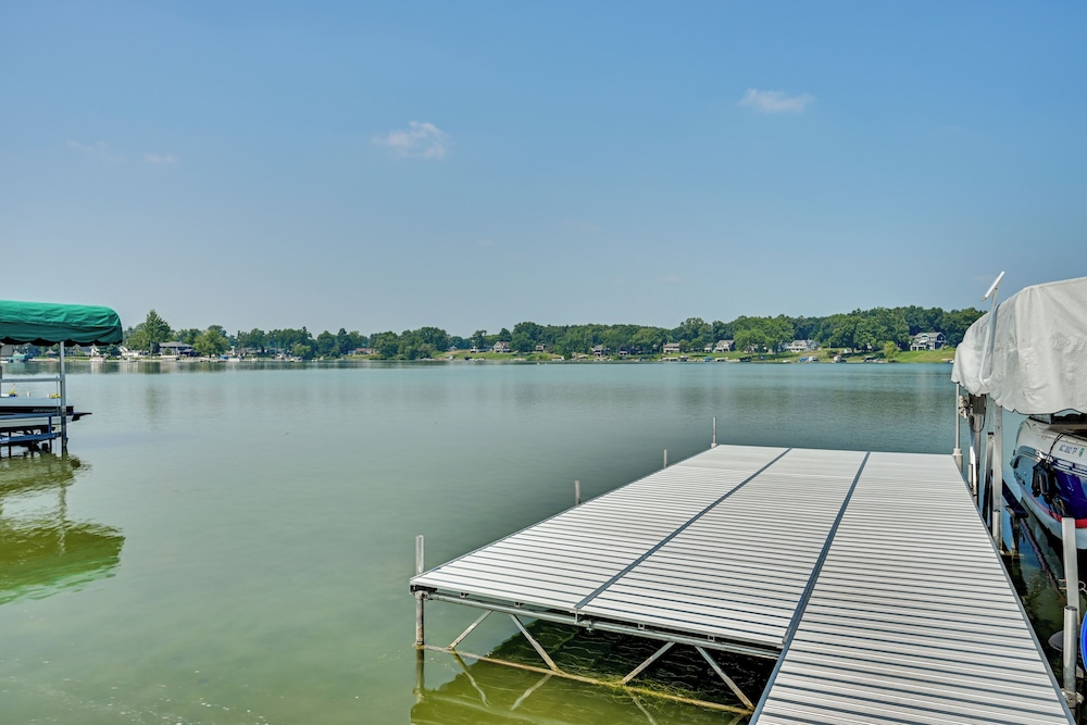Dock & Kayaks: Lake-view Home, 29 Mi to Notre Dame