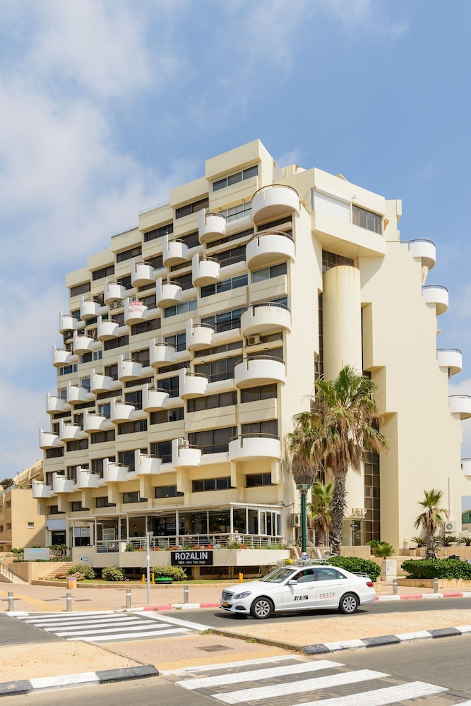 3BR Apt Steps from Sea W Parking, photo 16