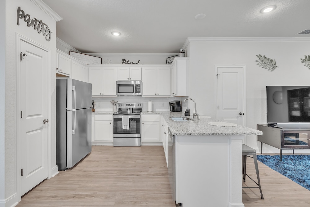 Modern 3br In Gated Community Near Jbsa & Seaworld 3 Bedroom Duplex