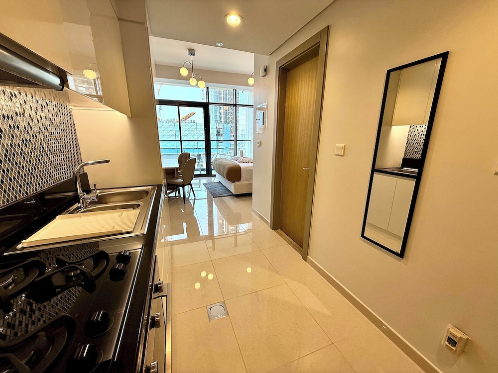 Lux BnB Aykon Tower