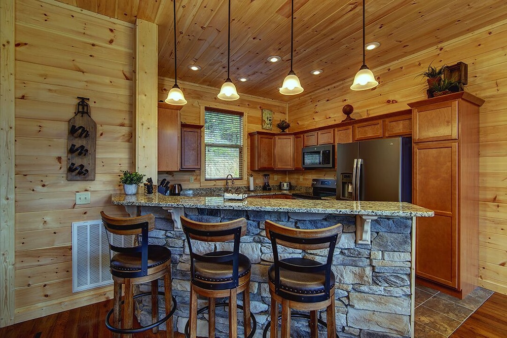 Chateaux Nirvana - 5 Bedrooms, 5 Baths, Sleeps 20 Home by RedAwning