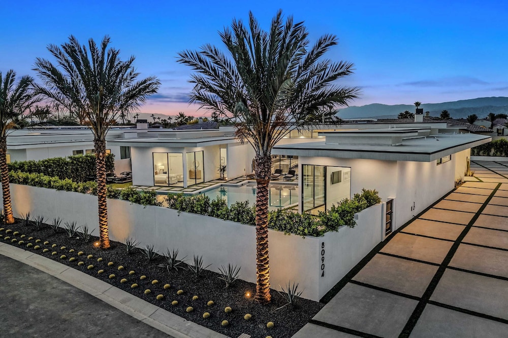 Sleeps 54 3 Luxury Villas w/ Pool + Spa, Pickleball Bravo by Avantstay