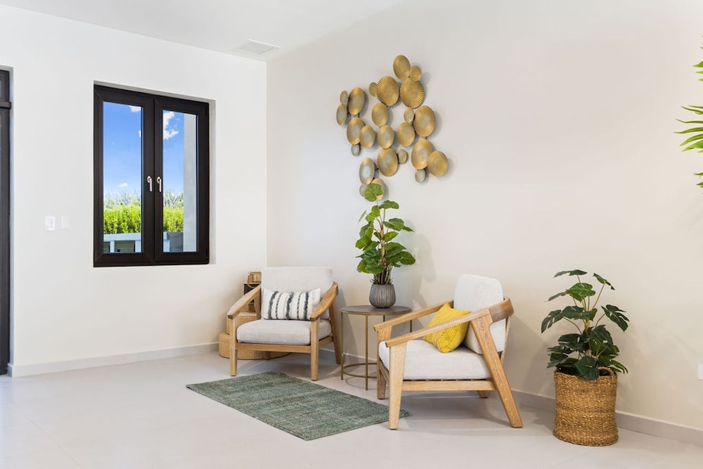 NEW Lux 4BR Villa w Private Pool Walk to Beach