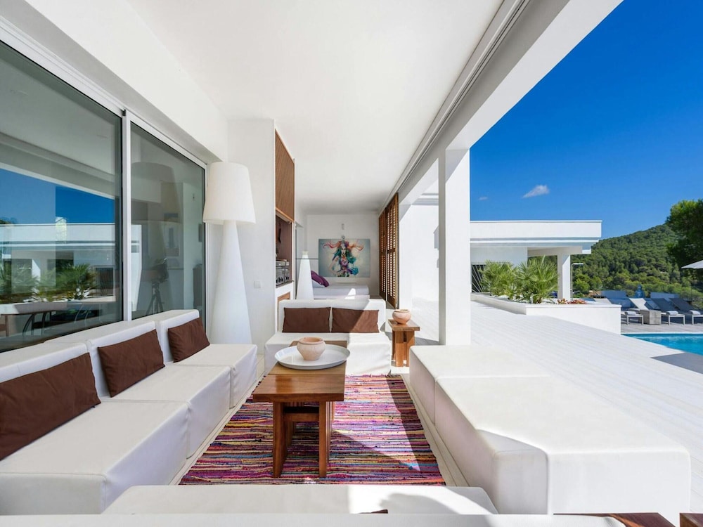 Magnificent Holiday Home With View