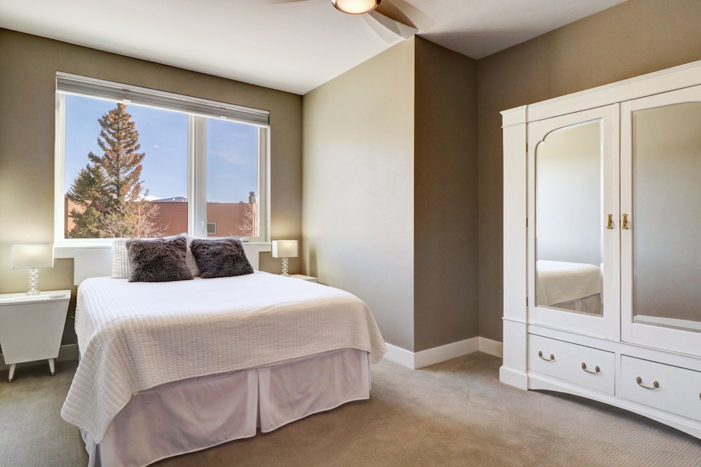 Sail Lofts 205 2 Bedroom Condo