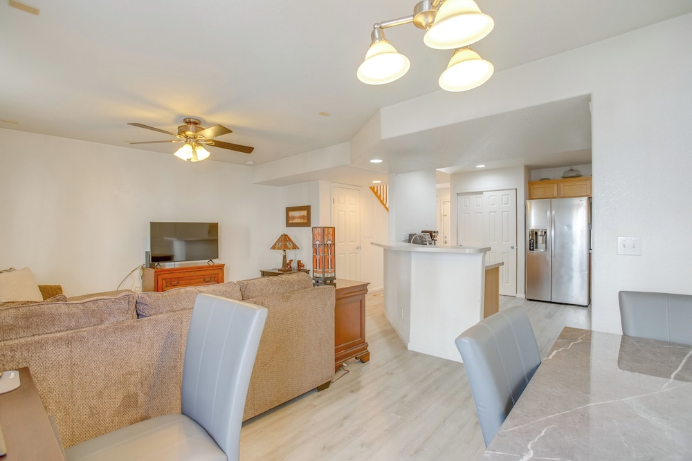 16 Mi to Dtwn Denver: Cozy Townhome w/ Patio!