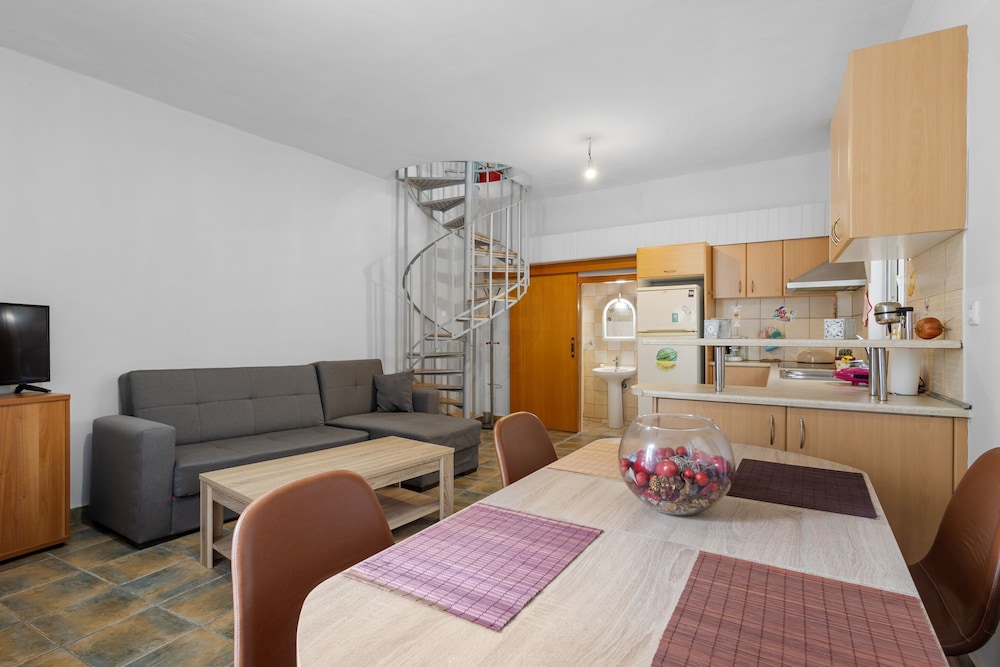 Litsa s Maisonette Near Sea - City Center