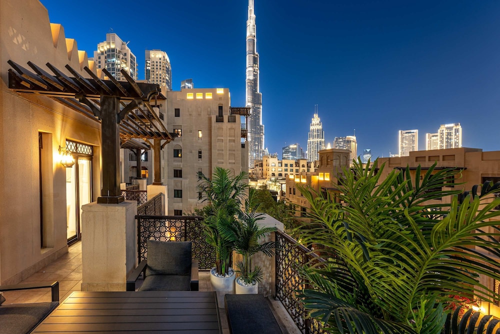 Luxury 2BR Apartment With Full Burj Khalifa View 2-min Walk to Dubai Mall