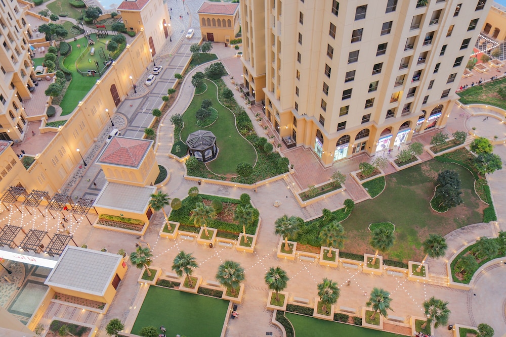 Spacious 1 Bedroom Apartment in Murjan 1