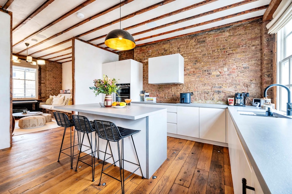 Long Term Stay- Notting Hill by Out of Office Lifestyle