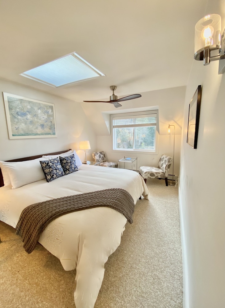 Otters Pond Bed & Breakfast view 3