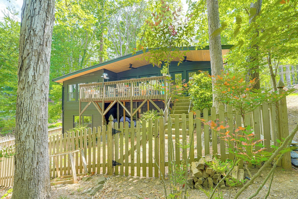 Lakefront Home w/ Private Dock in Gainesville!