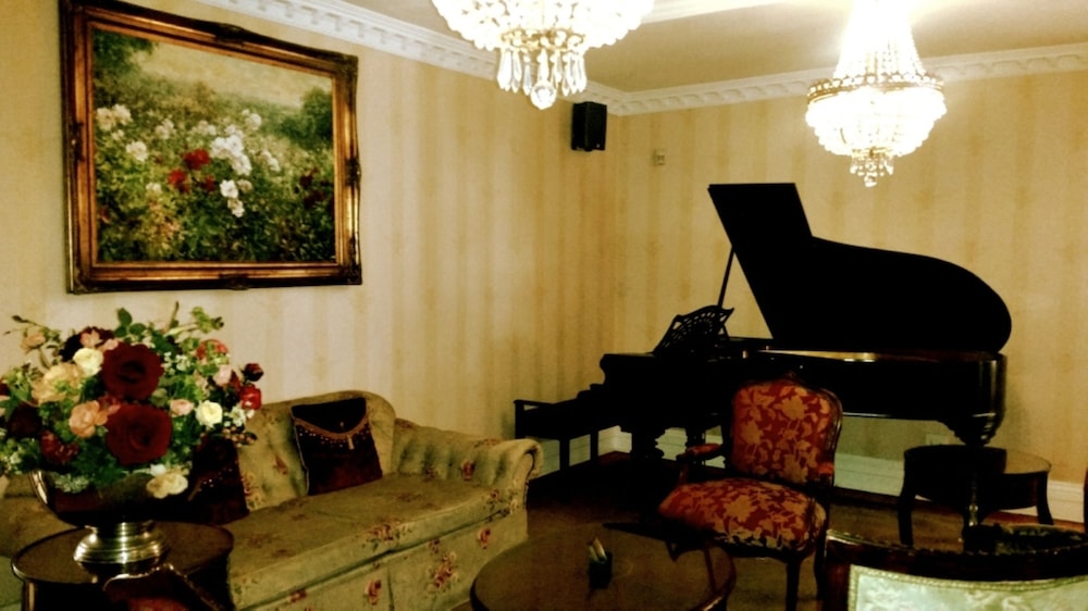 Cricklewood Manor