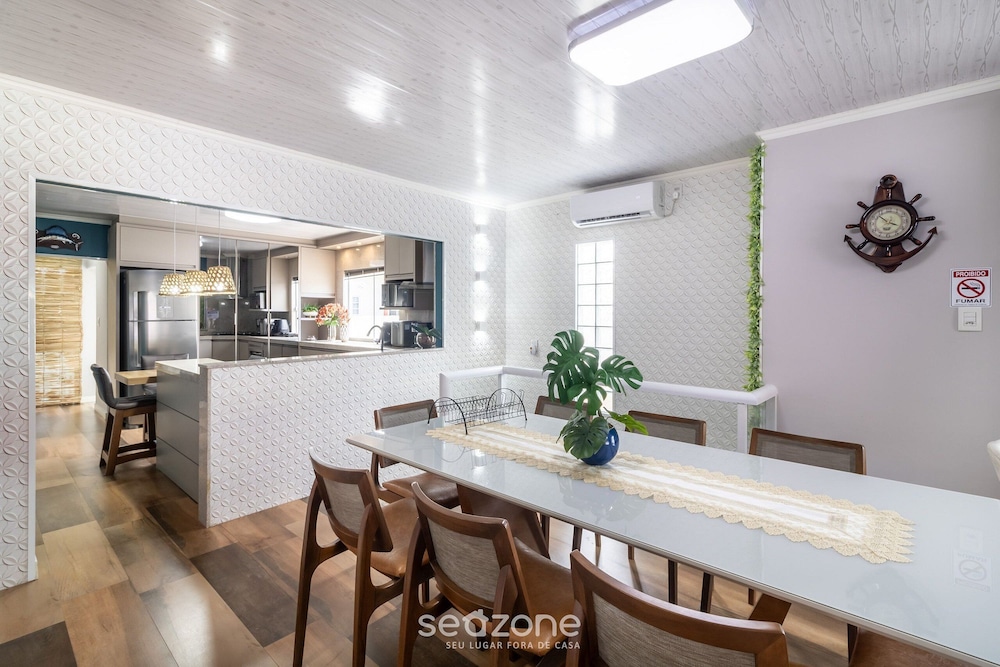Apt w/ Balcony, 3 Bedrooms Close to Beach Rsu3842