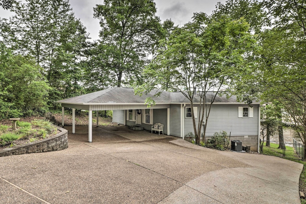 Ivy Cove Waterfront Hot Springs Home w/ Dock! view 5