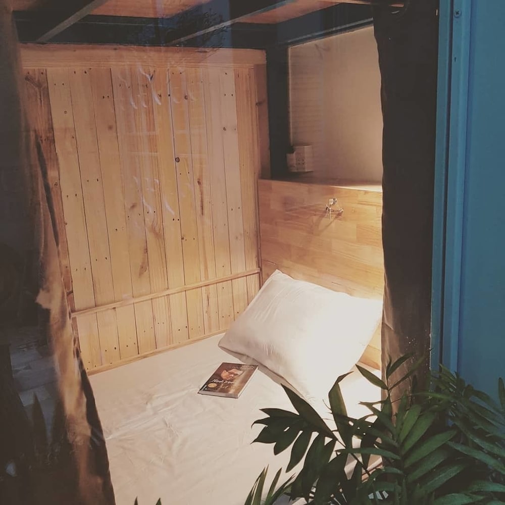 KHA Hostel & Cafe