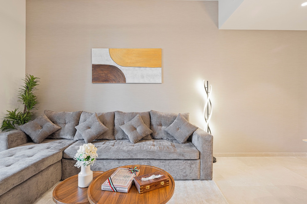Grande Suites by Hostiva - Burj View