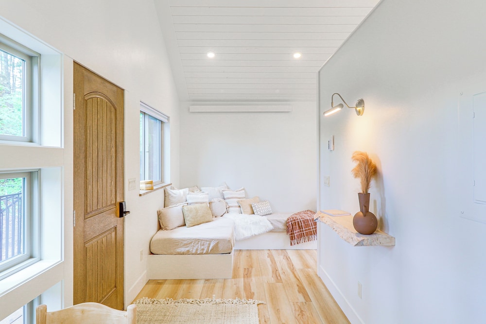 Dreamy Montana Cabin: Short Drive to Flathead Lake