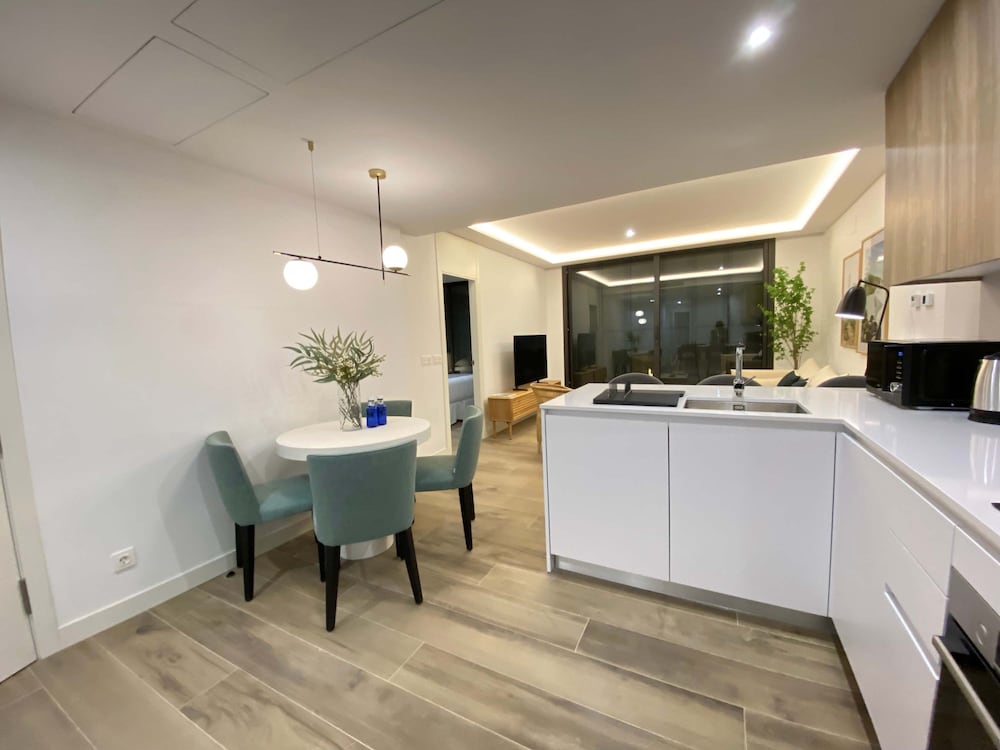 w Stylish 2BR w Sunny Terrace in Chueca