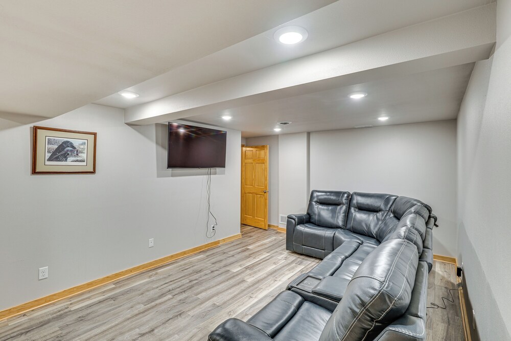 1/2 Mi to Dtwn: Pierre Family Home w/ Patio