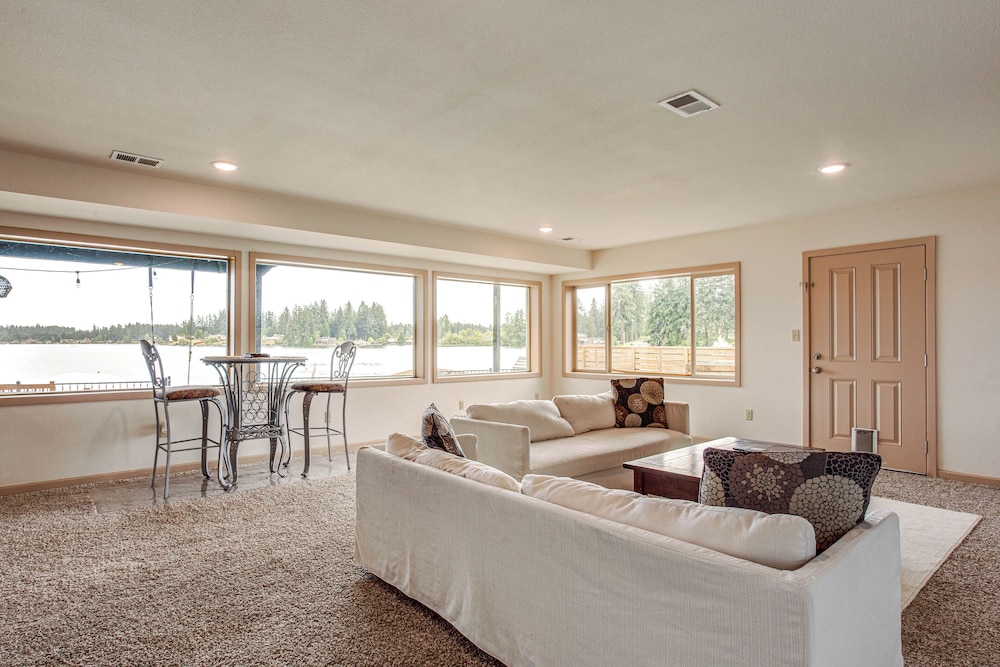 Lake Spanaway Retreat: Home w/ Private Beach!