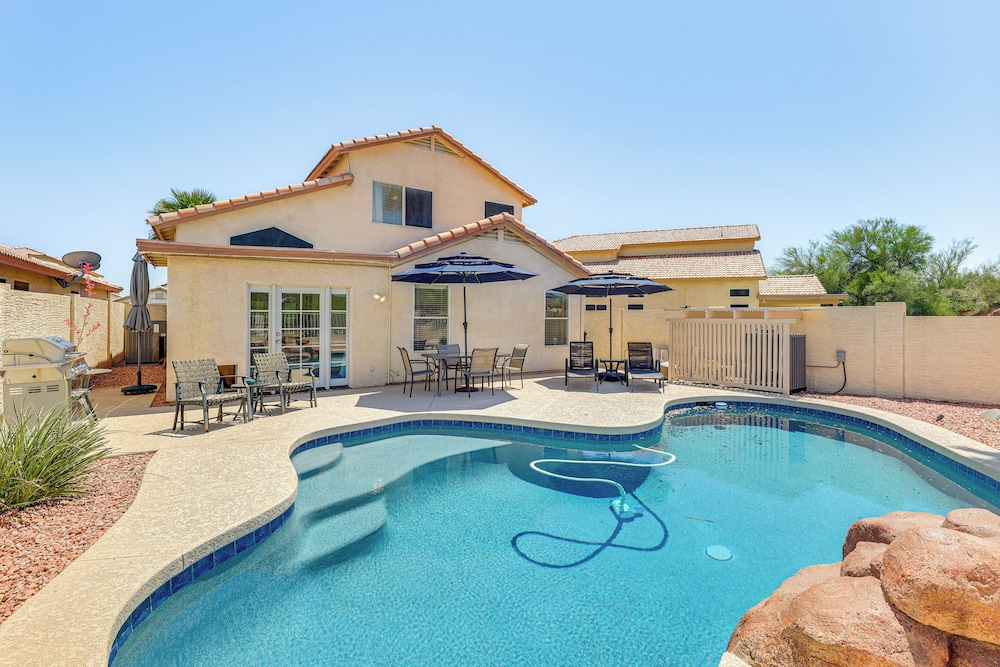 Swim w/ a View: Scenic Desert Retreat in Glendale