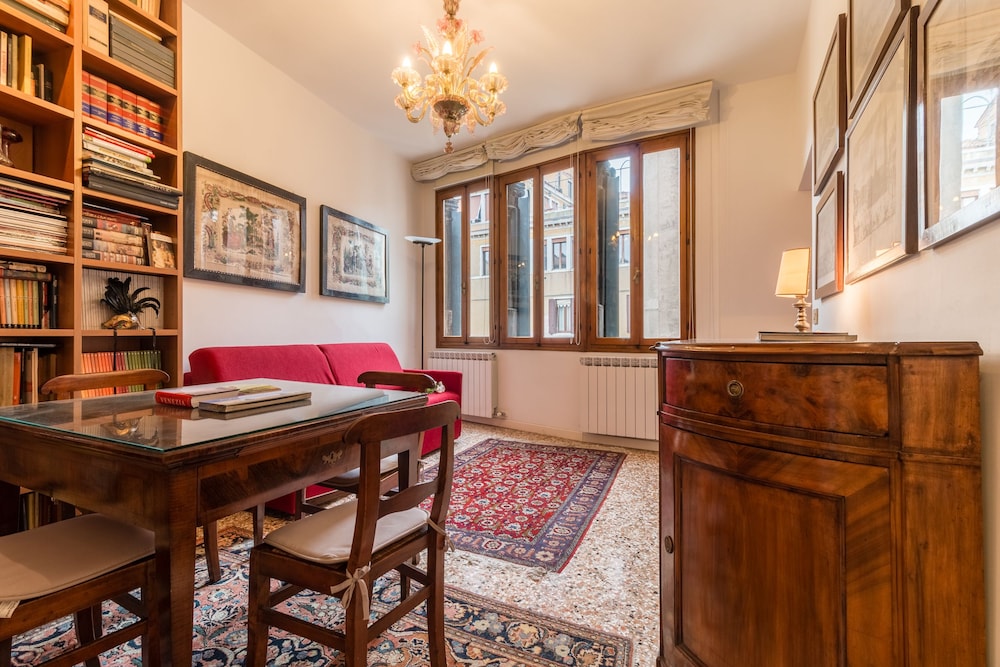 Ca' Barbo Romantic Apartment in Venice