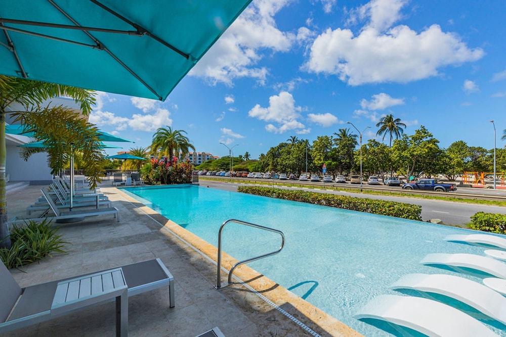 Beachfront Luxury NEW 3br2 5BA Condo Eagle Beach