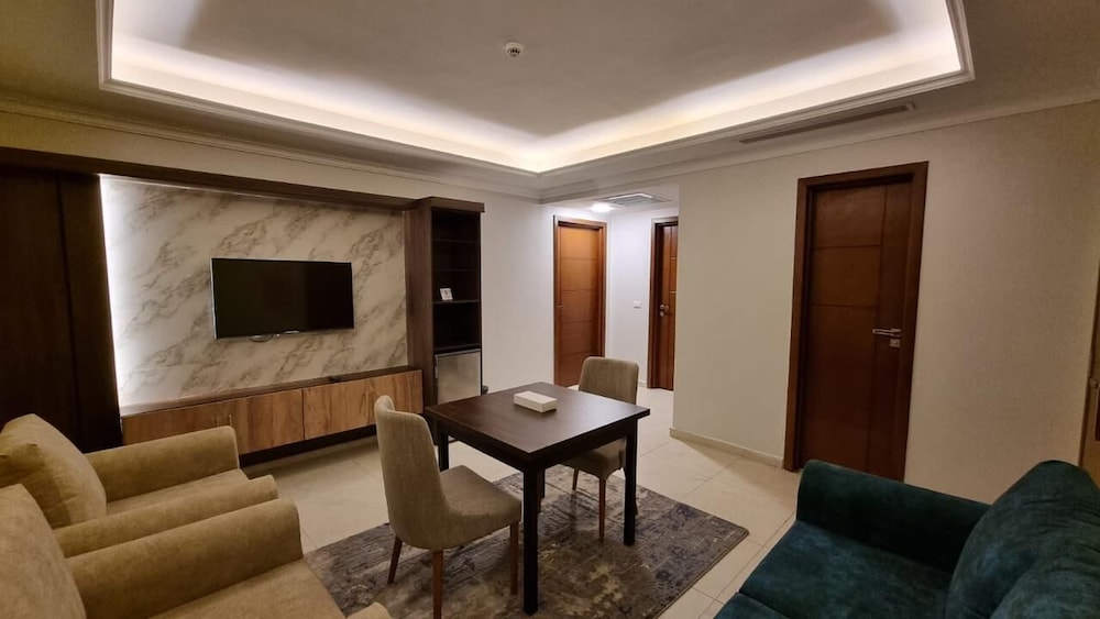 Grand Plaza Hotel