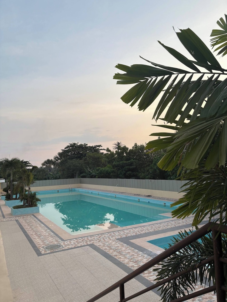 Near Mactan International Airport Condo With Private Entrance and Shared Pool