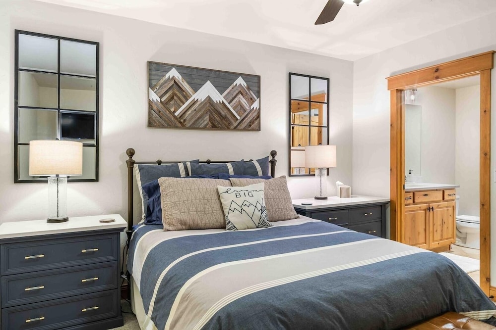 Mount Victoria Lodge #d 3 Bedroom Condo by RedAwning