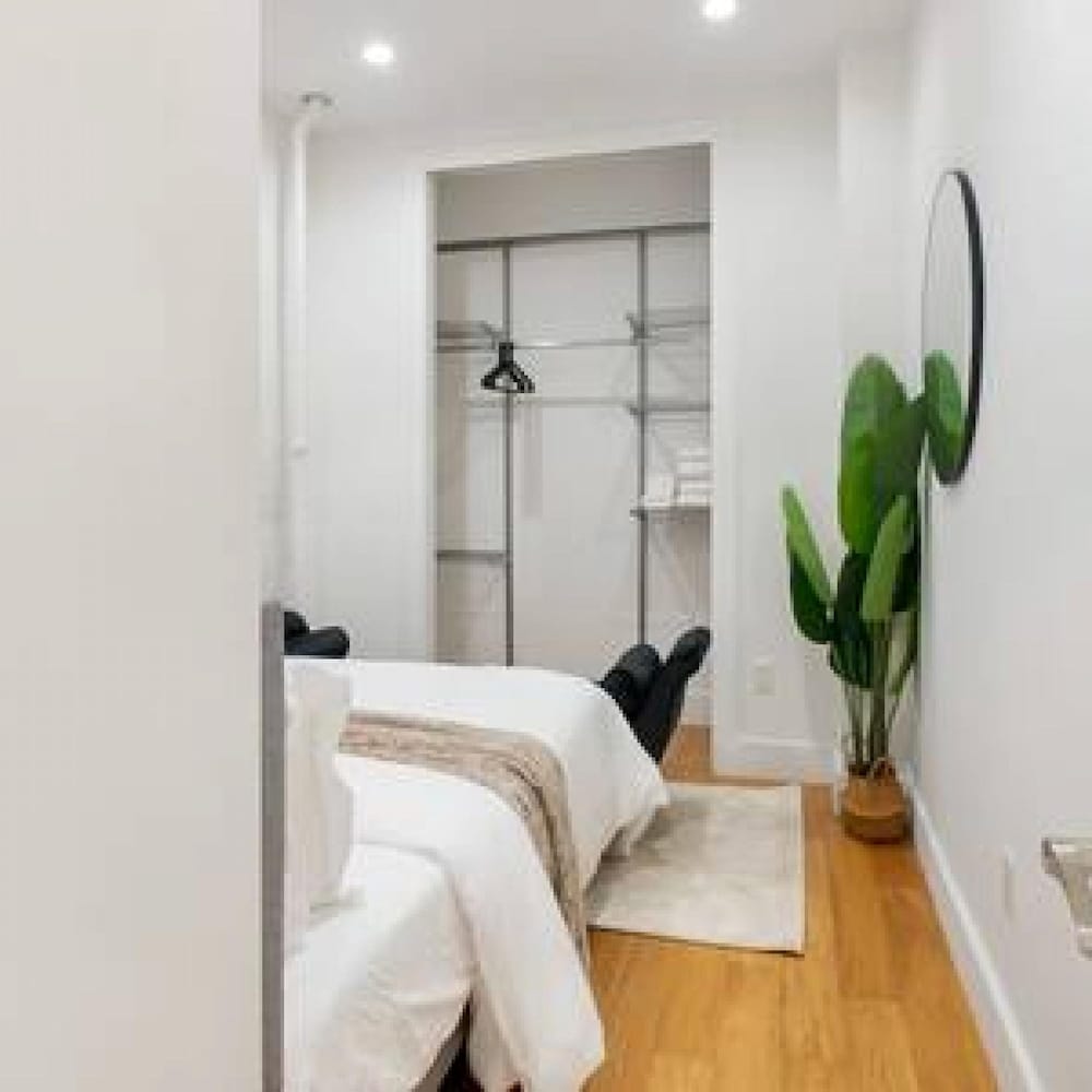 1290-6 Newly Renovated 2 Bedrooms in UES