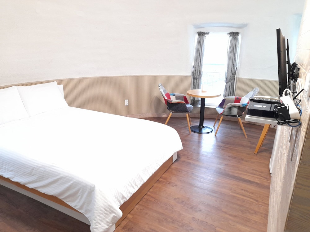 Lime Orange Vill Pension