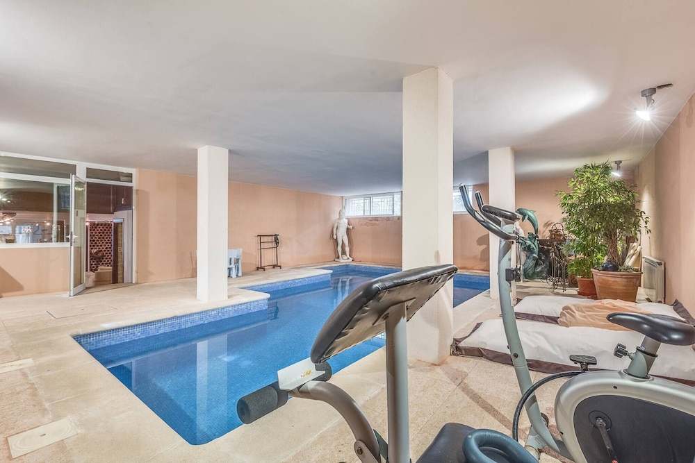 Alcudia Beach Front Villa, Private Indoor Pool photo 3