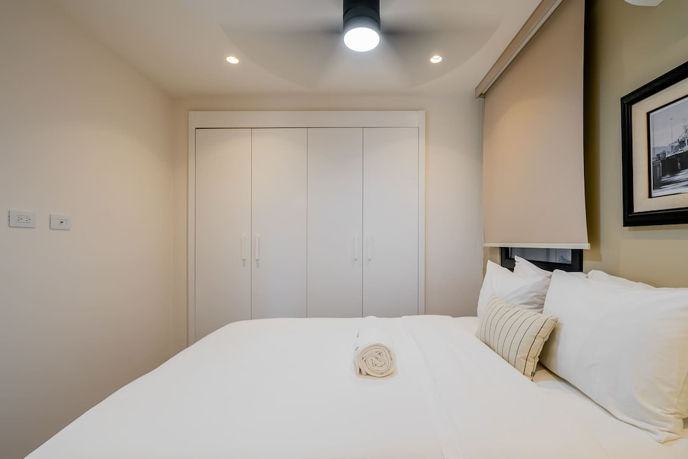 w Beautiful 2BR w Balcony in Casco Viejo