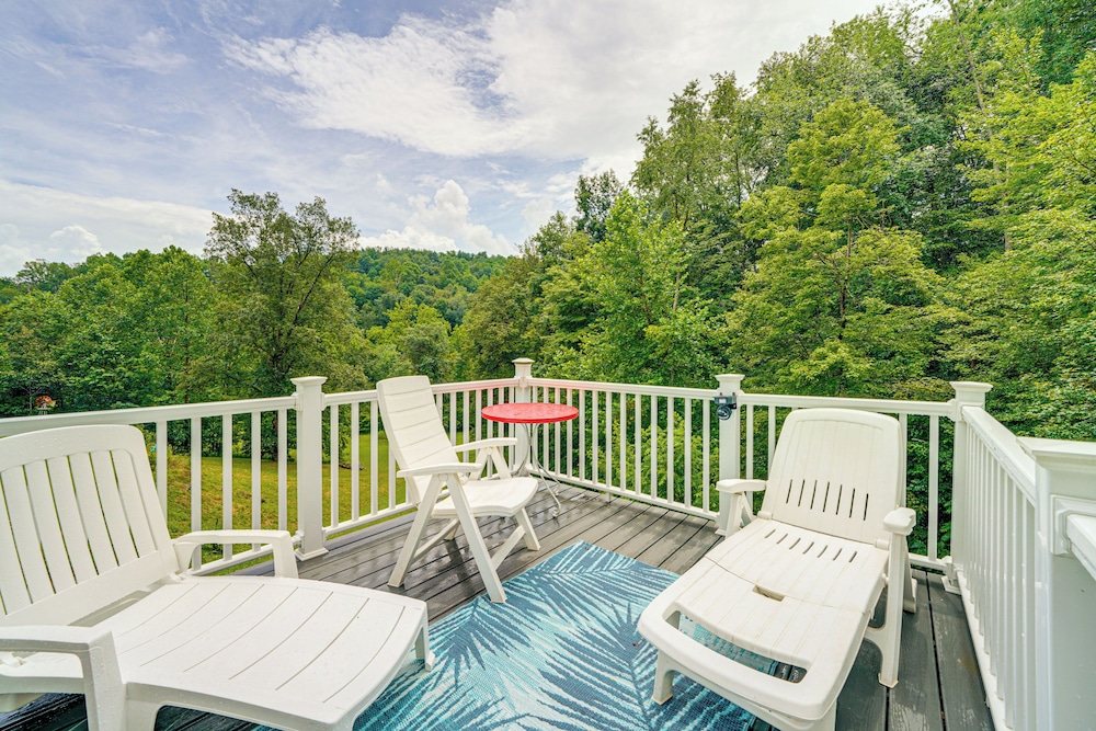 Hot Tub + Pet Friendly: Quiet French Creek Getaway