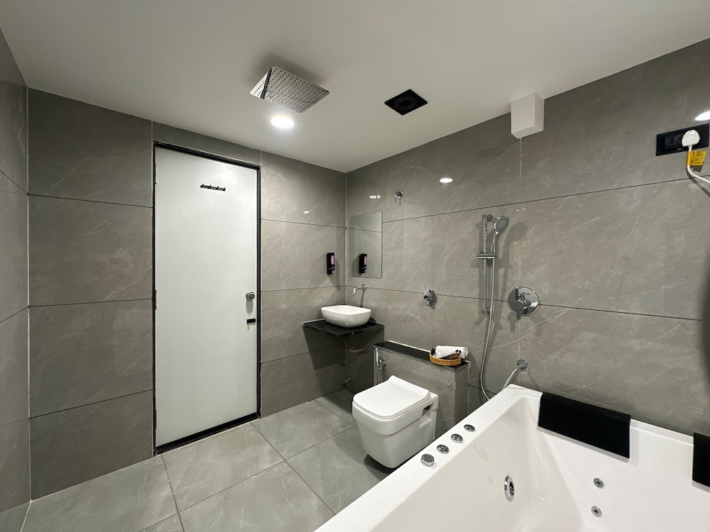 HOTEL GRAND SHIVA