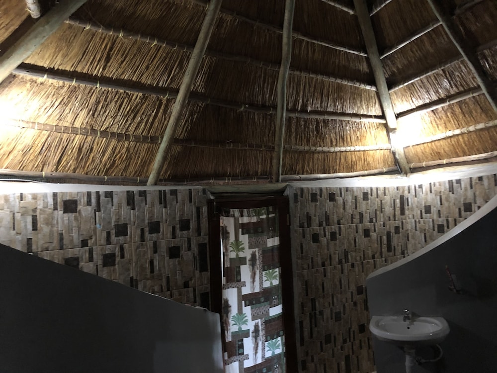 Mabata Makali Lodge & Campsite
