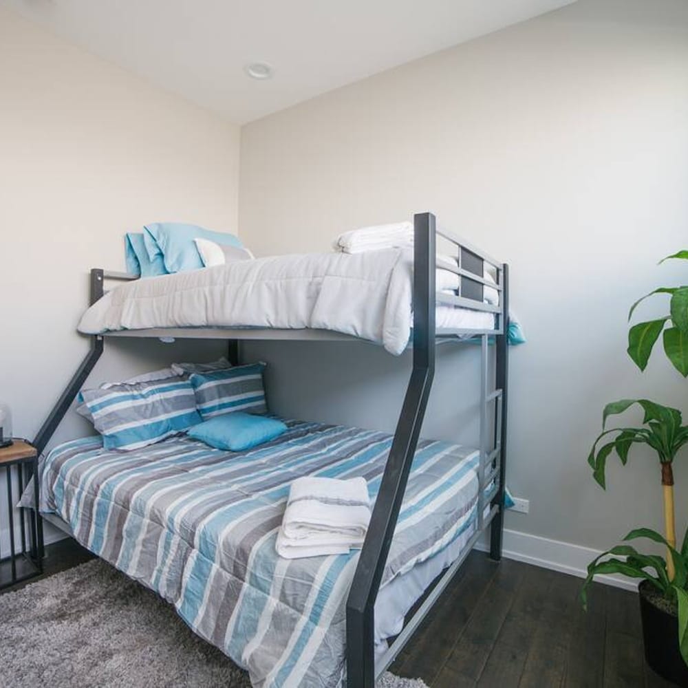 Magnificent NEW Home w 8 Beds Free Parking