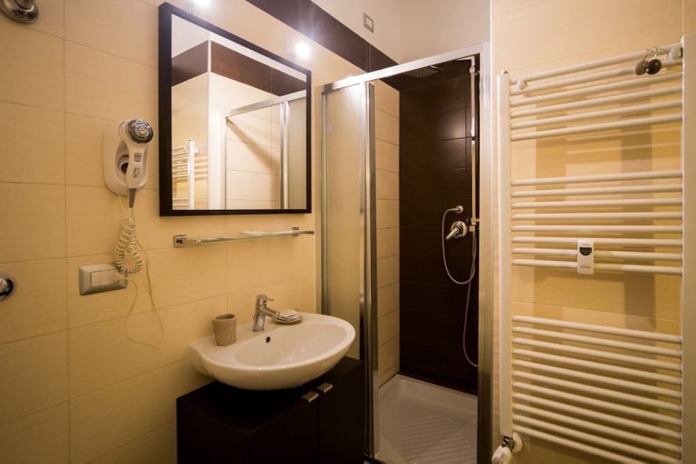 Mikale Rooms