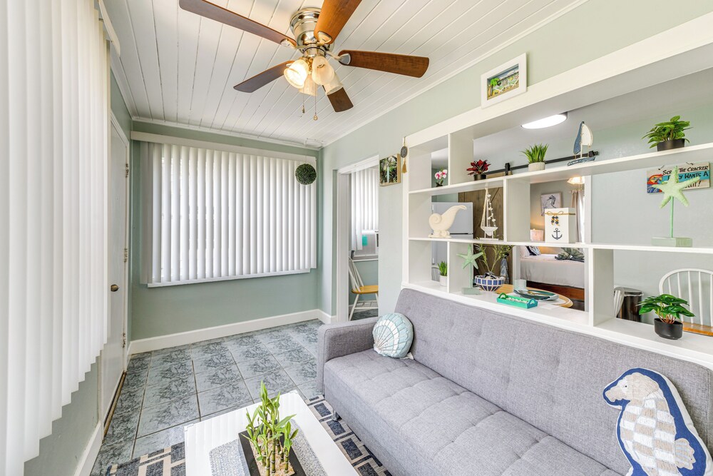 1 Mi to Upham Beach Park: Cozy St Pete Beach Apt!