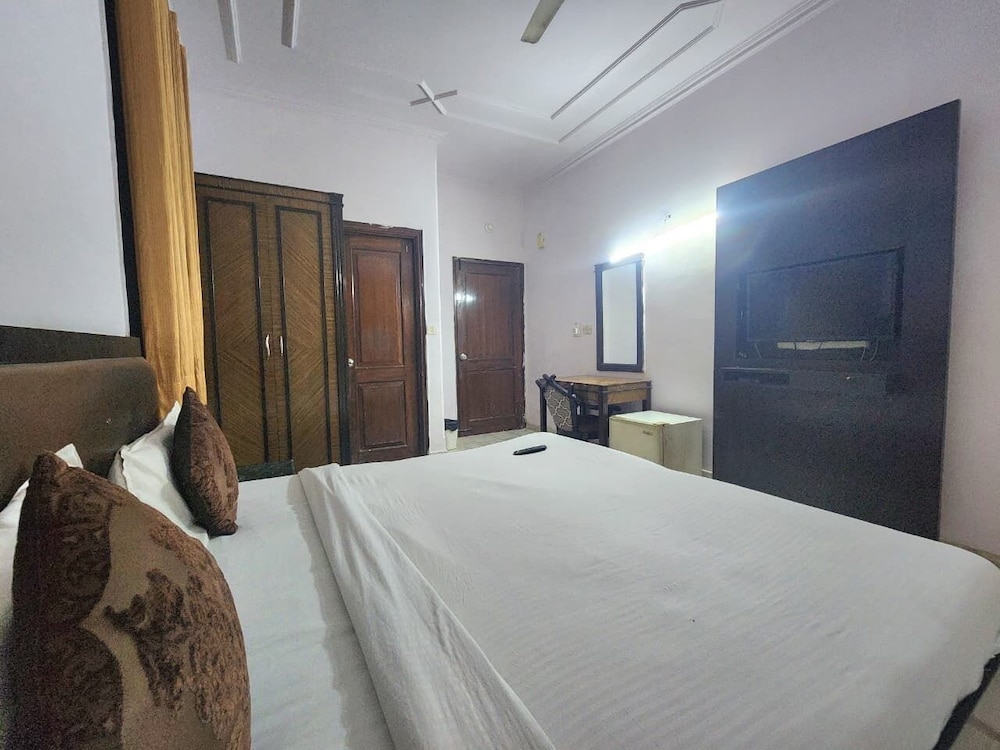 Hotel Grand Central Near Karolbagh Metro