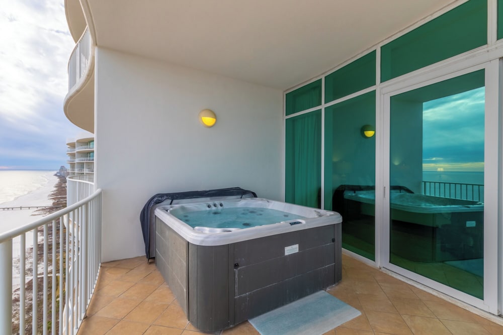 Turquoise Place Condos