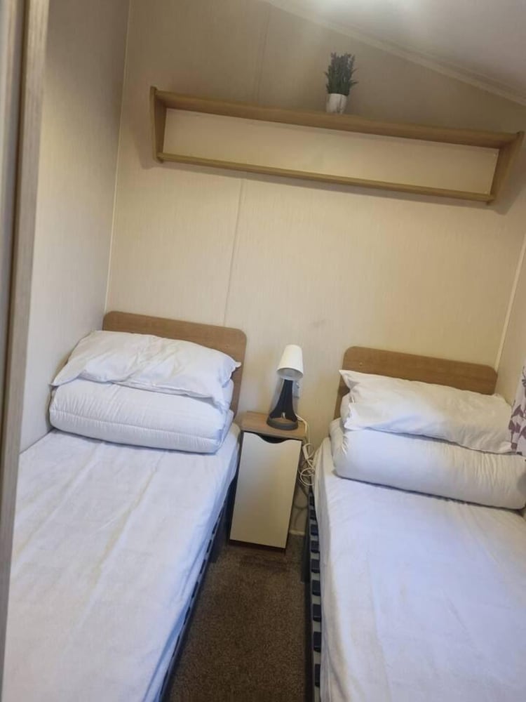 Stunning 8 Berth Caravan in Poole view 4