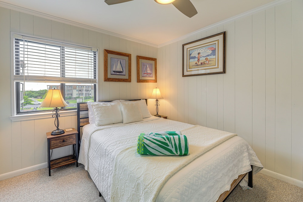 Steps to Sand! Condo w/ 2 Pools in Atlantic Beach
