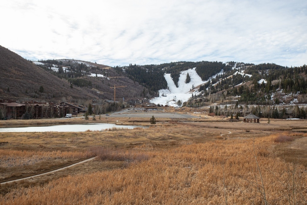 Bristlecone at Deer Valley Resort - Three Bedroom Condo with Loft and Hot Tub #504 3 Condo
