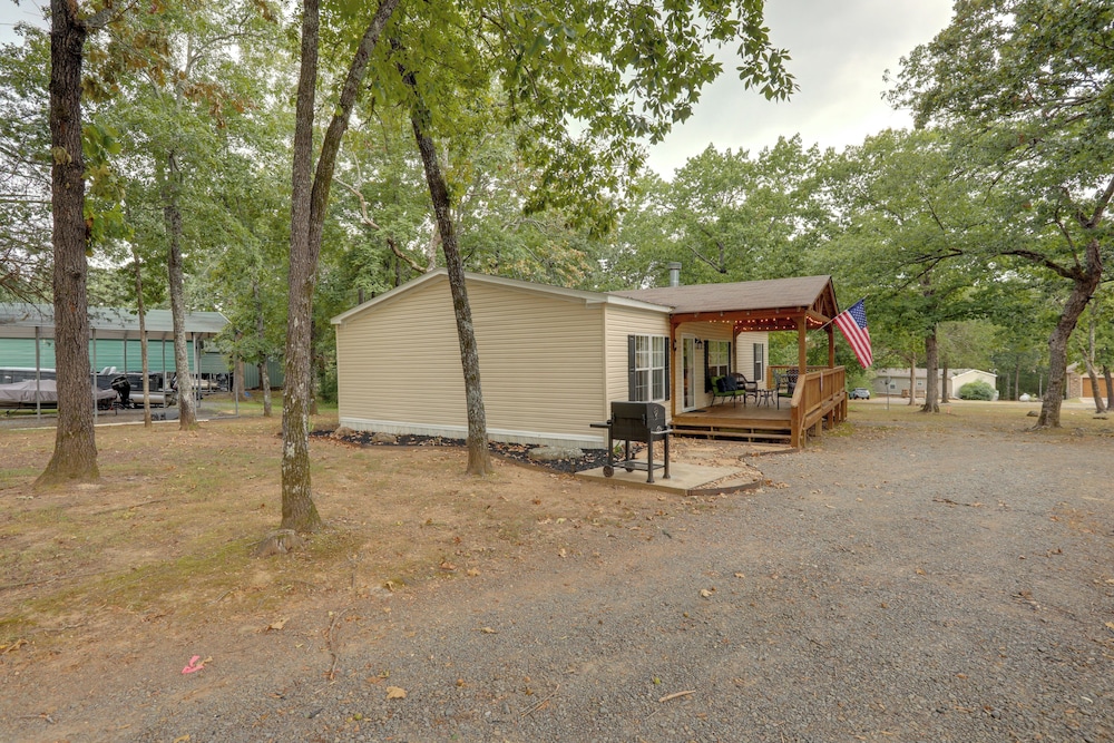 Greers Ferry Lake Access: Cabin w/ Boat Slip!